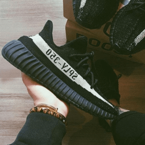 Adidas Yeezy Boost 350 V2 Oreo First Copy